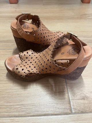 Sandalias cuña TOP SHOES marrones
