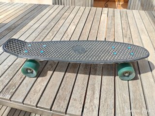 Monopatín Penny Board Negro Ruedas Verdes