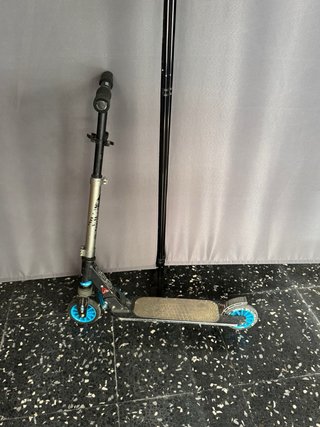 Patinete plegable con mini suspensión delantera.