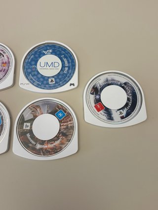 7 giochi psp con custodie