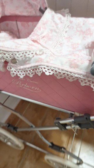 Cochecito de bebé de juguete rosa