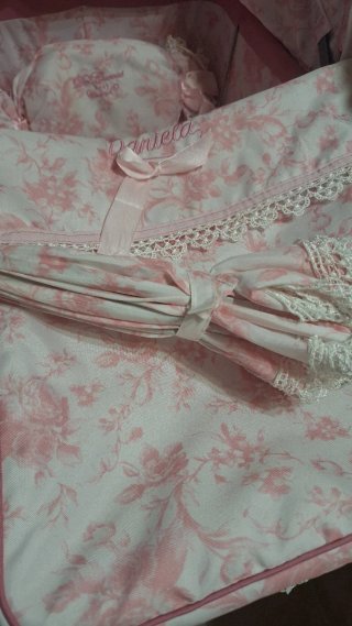 Cochecito de bebé de juguete rosa