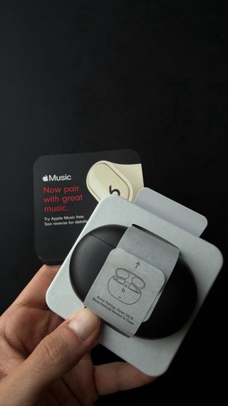 Auriculares Beats Studio Buds+ Negro y Dorado