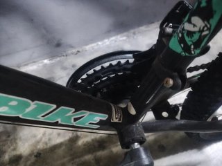 Bicicleta BMX Negra y Verde