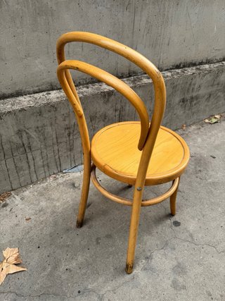 34 Sillas de madera estilo cafetería