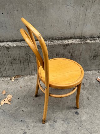 34 Sillas de madera estilo cafetería