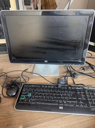 Pantalla HP y Teclado Negro, tb la torre