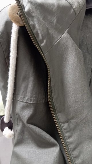 Chaqueta impermeable gris