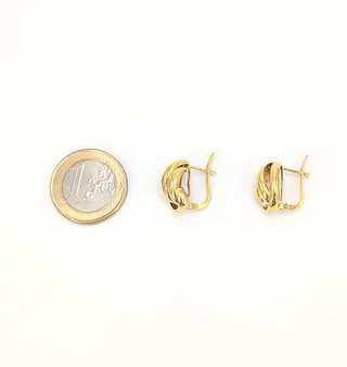Pendiente de oro de 18k, 2.82 g.