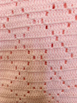 Manta bebé crochet rosa tejida a mano