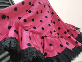 Vestido de sevillanas rosa lunares negros raso sat