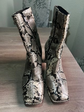Botín estampado serpiente
