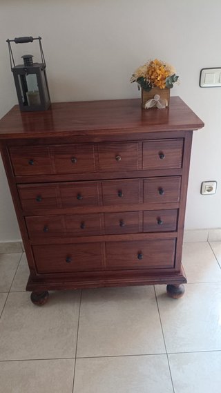 Cajonera de madera marrón
