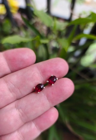 Pendientes Plata y Granates Ovalados