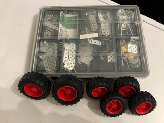 SET CONSTRUCCIÓN METÁLICO TRACTOR 751 PIEZAS
