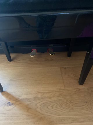 Piano Eléctrico Negro con Banqueta