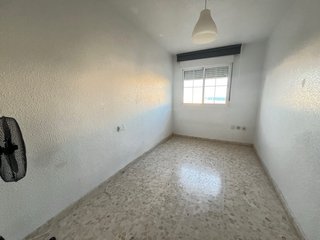 Piso con amplia terraza en Roquetas de Mar
