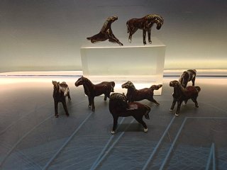 Lote 8 figuras caballos porcelana 8x10 cm
