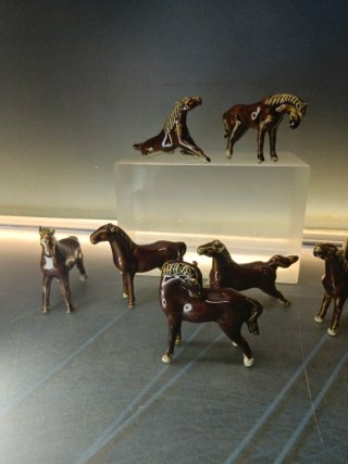 Lote 8 figuras caballos porcelana 8x10 cm