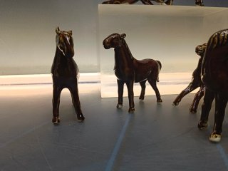 Lote 8 figuras caballos porcelana 8x10 cm
