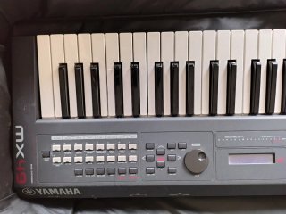 Yamaha MX49 Sintetizador
