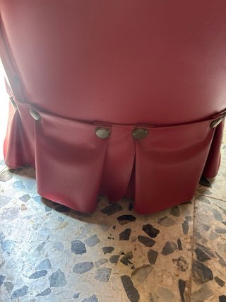 Butaca roja polipiel. Preciosa!!