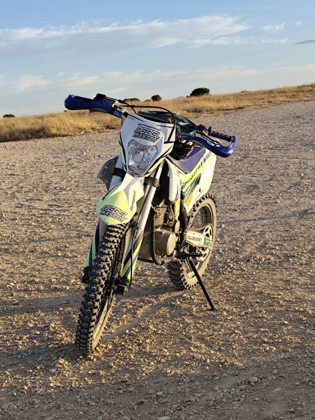 Rebel Master 250 4t Enduro/Motocross Moto