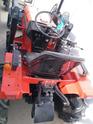 Minitractor con pala frontal