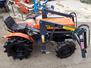 Minitractor con pala frontal