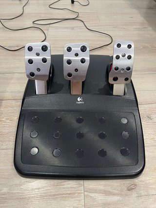 Volante Logitech G25 con Pedales y Palanca