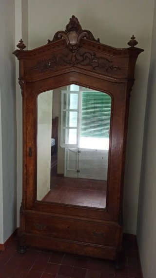 Armario antiguo madera con espejo