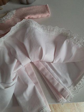 Faldón bebé rosa 3 meses