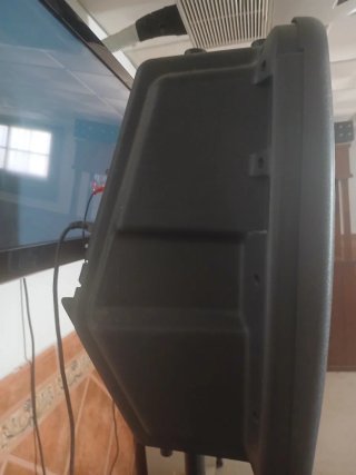 Altavoces amplificados Skytec Negros