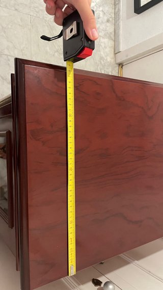 Vitrina de madera con puertas de cristal