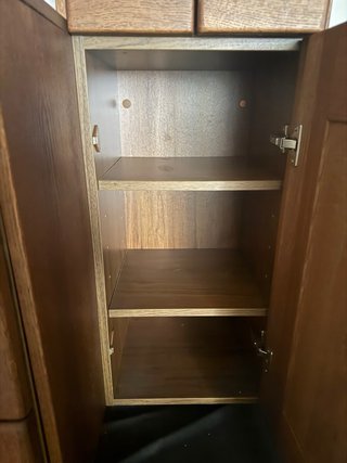 Alacena de cocina de madera. Sobre patas regulable