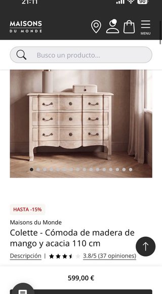 Cómoda y mesitas de noche de madera