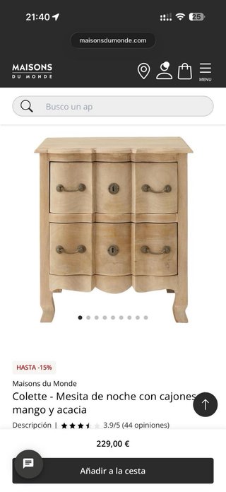 Cómoda y mesitas de noche de madera