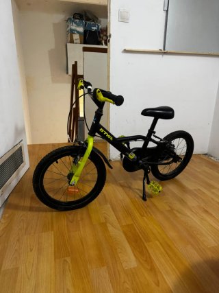 Bicicleta infantil B'Twin negra y verde