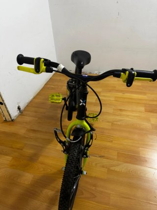 Bicicleta infantil B'Twin negra y verde