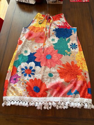 Vestido estampado floral con crochet