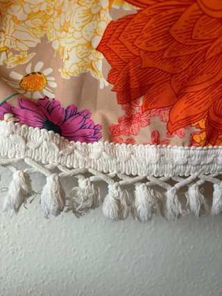 Vestido estampado floral con crochet