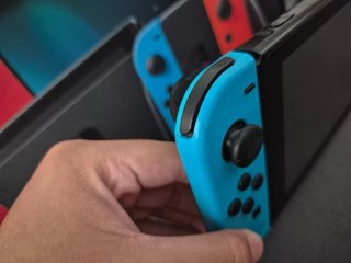 Nintendo Switch V2 2019 + juego FIFA 2022