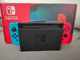Nintendo Switch V2 2019 + juego FIFA 2022