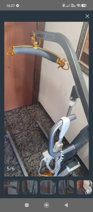 Grúa para personas con movilidad reducida y cama.