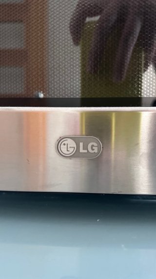 Microondas LG con embellecedor