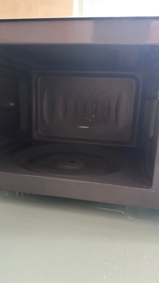 Microondas LG con embellecedor