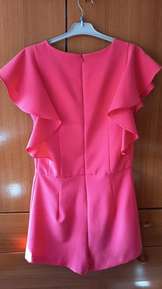 Mono rosa con volantes talla XS