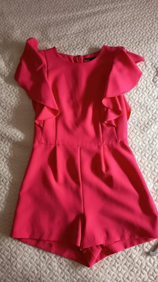 Mono rosa con volantes talla XS