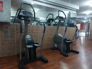 Máquina de Subir Escaleras Technogym
