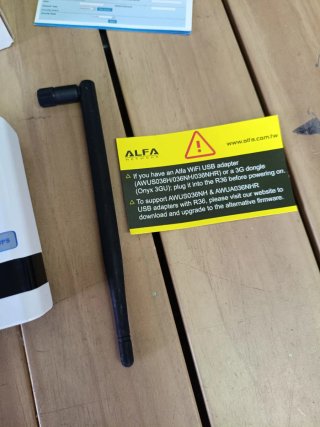Alfa R36 Router con Antena y Adaptador